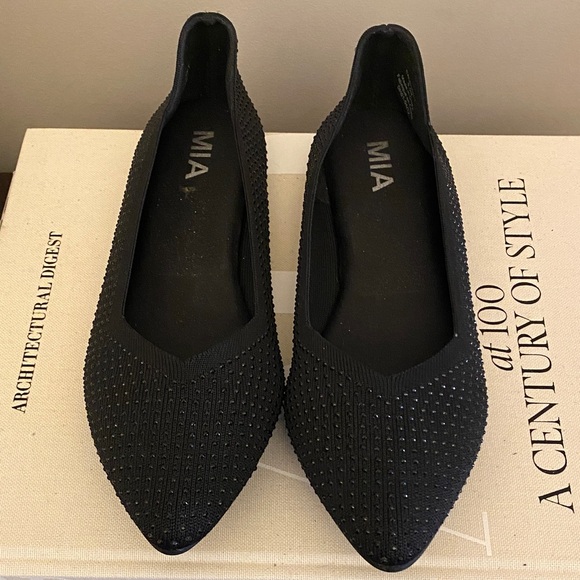 MIA Shoes - Mia pointy flats - Sz 9.5